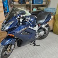 Honda VFR 800 vtec 2002 con scarichi LeoVince