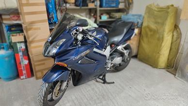 Honda VFR 800 vtec 2002 con scarichi LeoVince