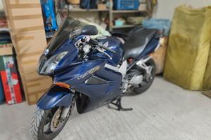 Honda VFR 800 vtec 2002 con scarichi LeoVince