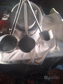 utensili da cucina in alluminio vintage 