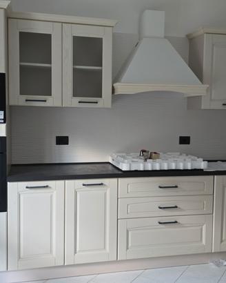 cucina nuova ancora da finire di montare