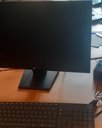 COMPUTER PC INTEL NUC CON TASTIERA E SCHERMO HP