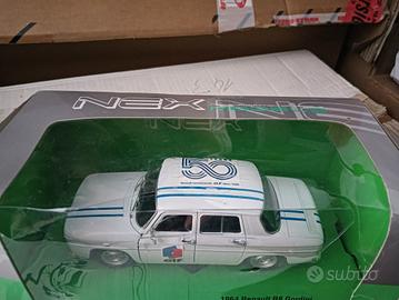modellino in scala 1/24 della Renault 8 