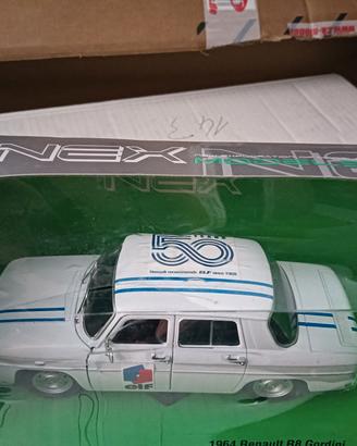 modellino in scala 1/24 della Renault 8 