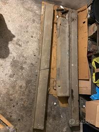 Spalle e cappello in pietra serena