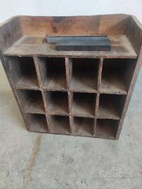 Vecchio scaffale tipografico