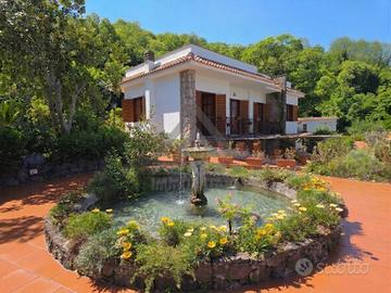 Villa di 300 m² con più di 5 locali a Sorrento