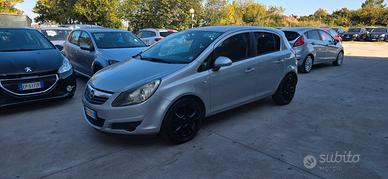 Opel Corsa 1.4 16V 5 porte Cosmo