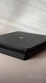 PS4 Slim + 2 Controller + 10 Giochi!