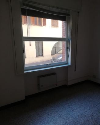 Monolocale uso ufficio al piano rialzato