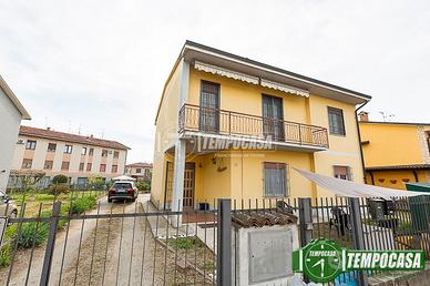 3 LOCALI CON GIARDINO PRIVATO