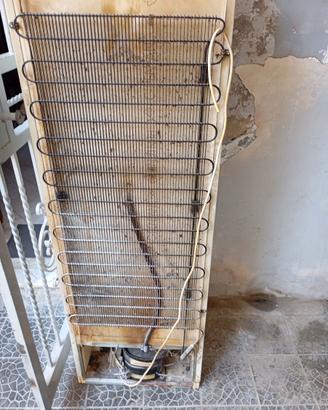 Frigo da incasso rotto...gratis