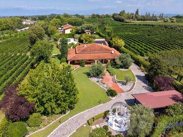 Villa di 279 m² con più di 5 locali a Peschiera de
