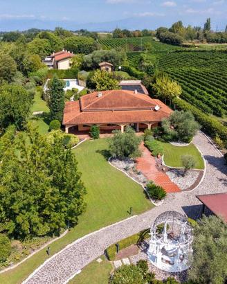 Villa di 279 m² con più di 5 locali a Peschiera de
