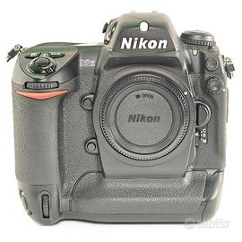 Nikon D2x 5.775 Scatti