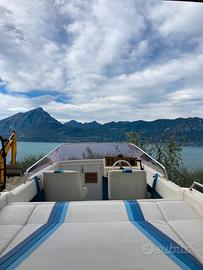 Motoscafo mostes barca