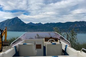 Motoscafo mostes barca