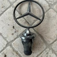 Stemma da cofano Mercedes 200