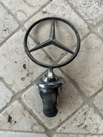 Stemma da cofano Mercedes 200