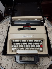 Macchina da scrivere Olivetti lettera 35