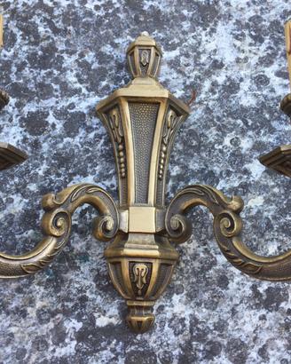 Coppia di applique in ottone finemente decorate