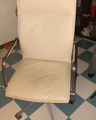 poltrona regolabile bianca in vera pelle 