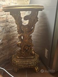 Tavolino decorativo con finitura dorata