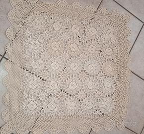 Set di 2 centrini fatti all' uncinetto - vintage 