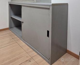 Armadio per ufficio in metallo con ante scorrevoli