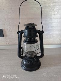 lampada ad petrolio o olio
