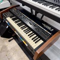 ROLAND JUPITER 4