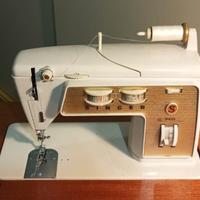 macchina per cucire elettrica SINGER 740