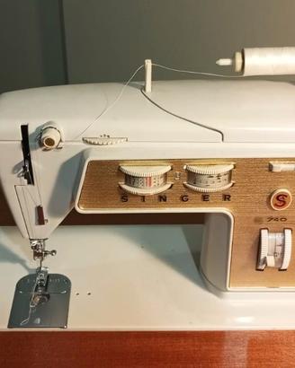 macchina per cucire elettrica SINGER 740