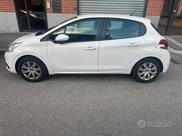 PEUGEOT 208 PURE TECH 1.2 CV 82