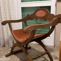 Sedia antica in legno di noce e cuscino