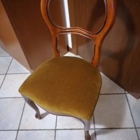 Sedie e tavolo in stile