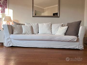 Divano Confalone 243cm 3 posti con pouf 80×80cm