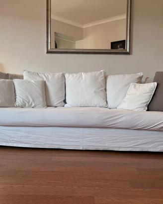 Divano Confalone 243cm 3 posti con pouf 80×80cm