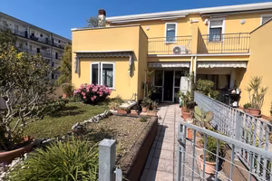Appartamento in duplex con giardino pensile