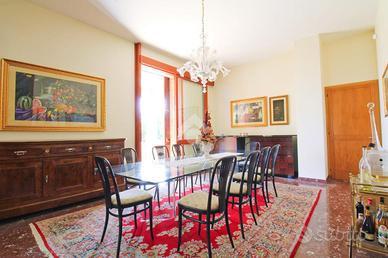 VILLA SINGOLA A LORETO