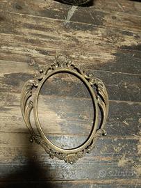 cornice ovale in ottone 
