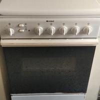 cucina con forno a gas e grill elettrico 