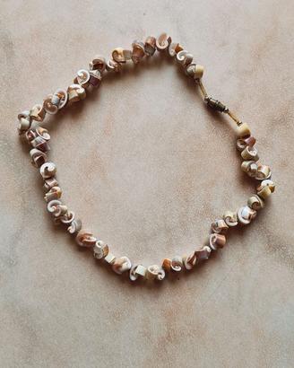 Collana in riccioli di madreperla naturale
