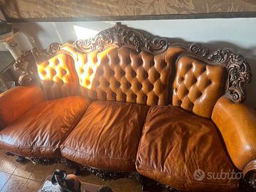 salotto stile barocco con due poltrone