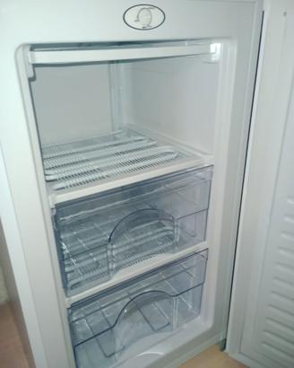 CONGELATORE VERTICALE SEKOM   67 LITRI 220 VOLT