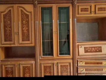 soggiorno  a colonna con vetrine