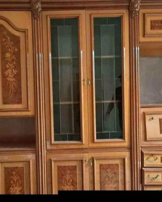 soggiorno  a colonna con vetrine
