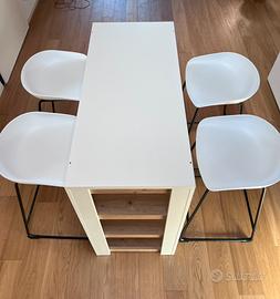 4 sgabelli alti con tavolo