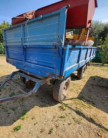 Rimorchio targato sarchiatrice Ripuntatore