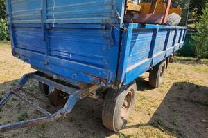 Rimorchio targato sarchiatrice Ripuntatore